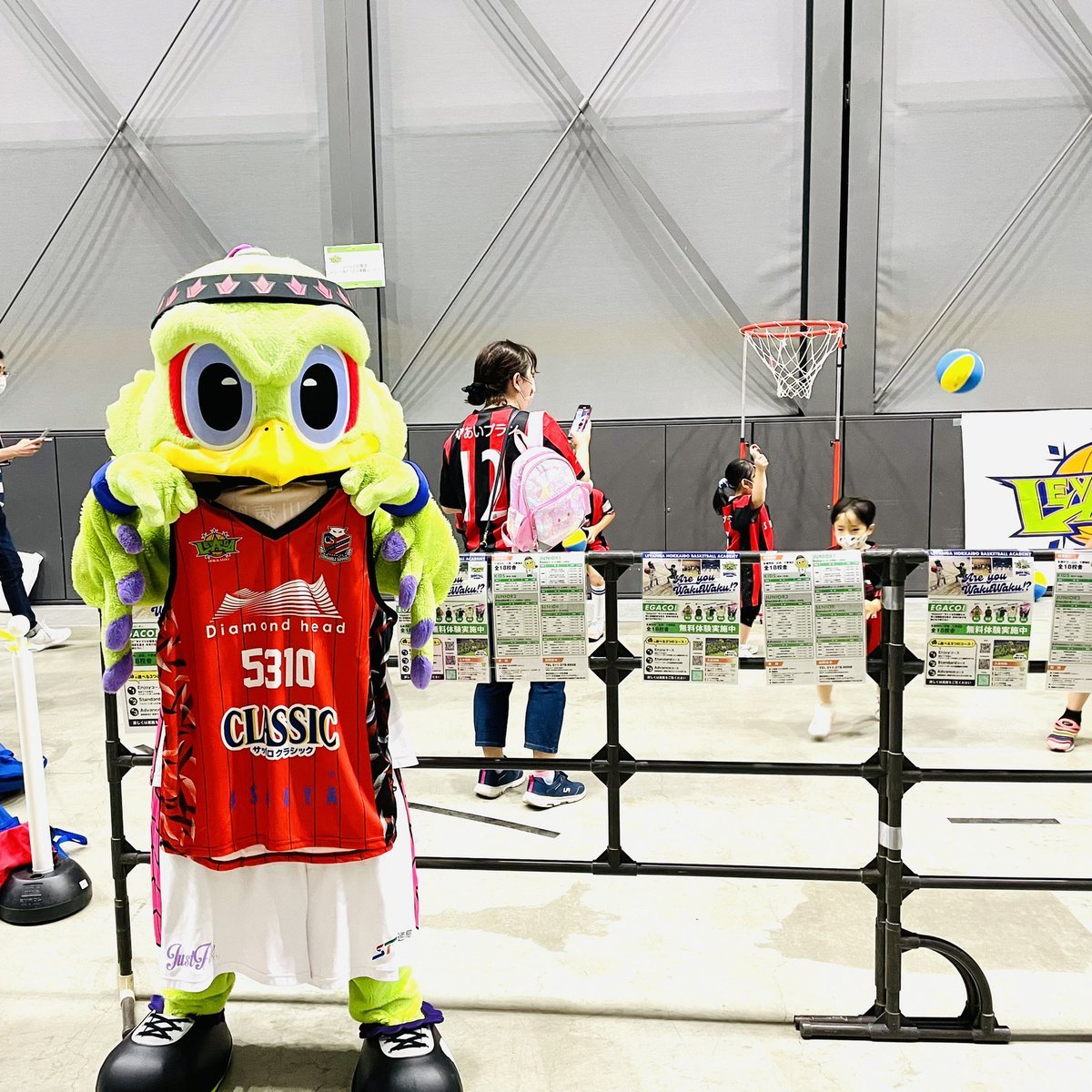 ぜひ #コンサ・キッズランド のレバンガブースへお越しくださいませ🐤🏀💚体験された方には、#北海道コンサドーレ札幌 と #レバンガ北.... [レバンガ北海道【Twitter】]