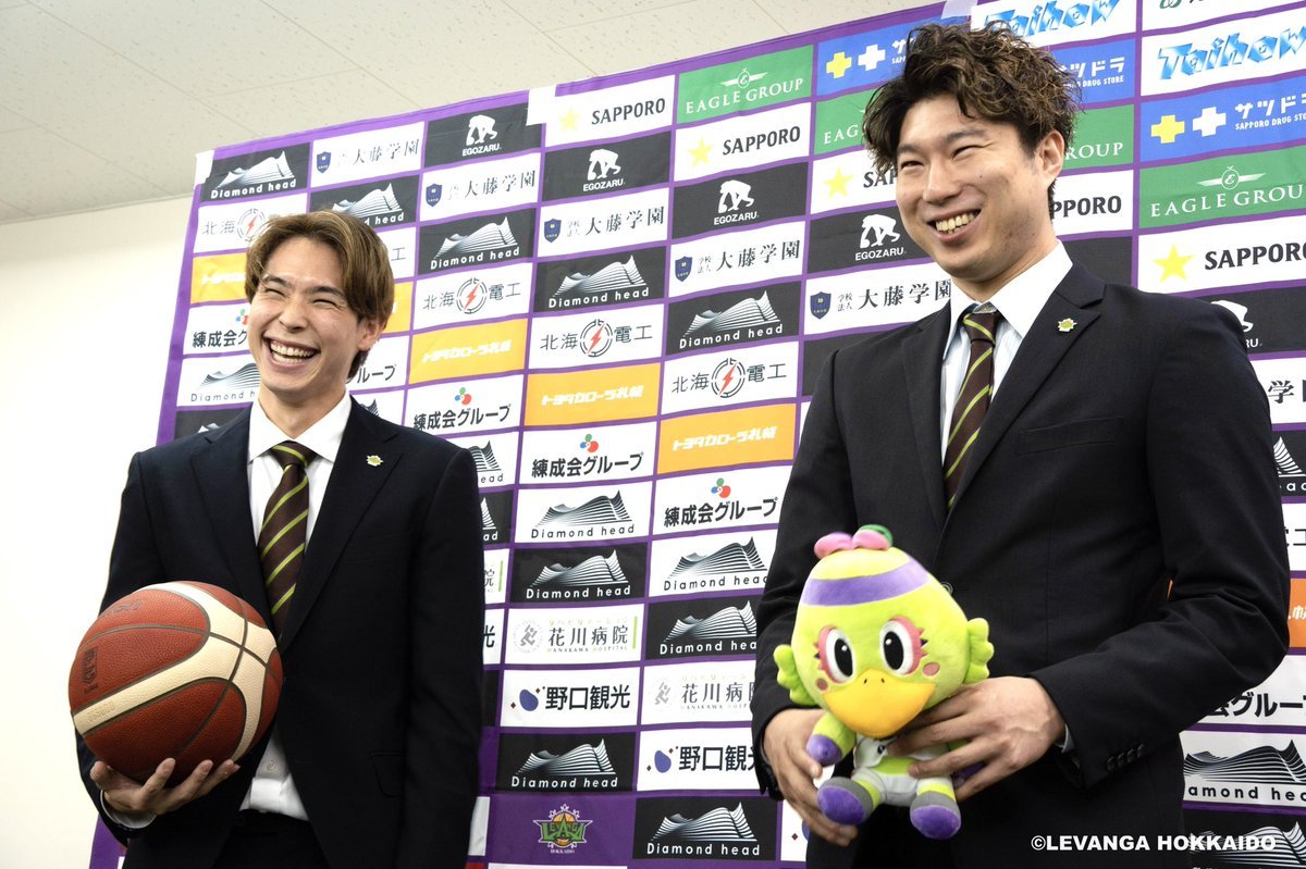 レバブーの皆さまー！ご覧ください、高橋選手荒川選手の最高の笑顔を…!!😆😆✨『こーよー』『はやて』への全緑応援... [レバンガ北海道【Twitter】]