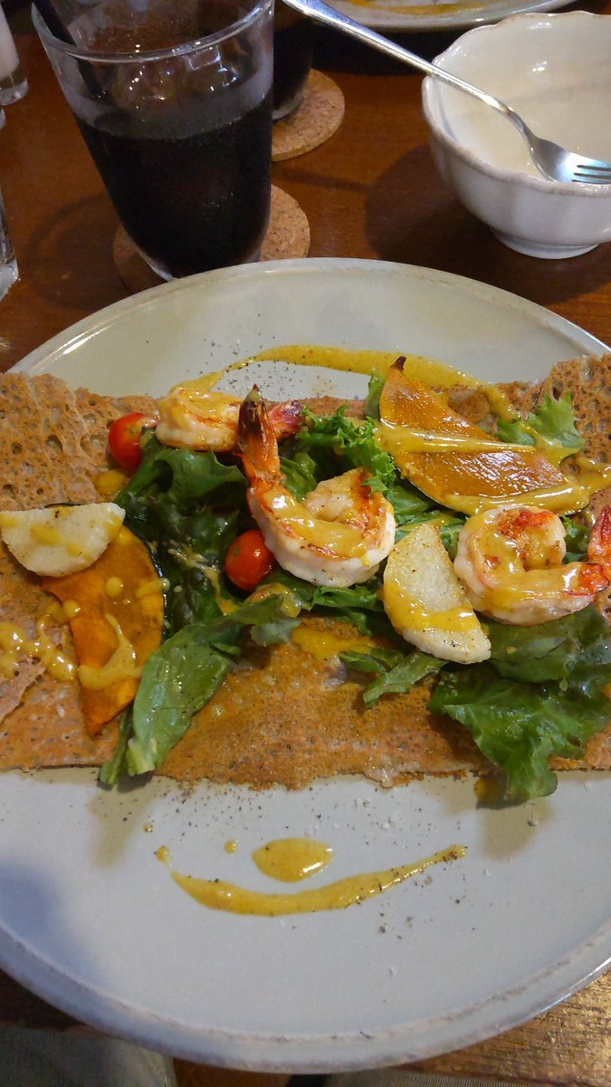 今日の昼ご飯はエビのガレットです。凄い良い匂い [おもちゃの平野【Twitter】]