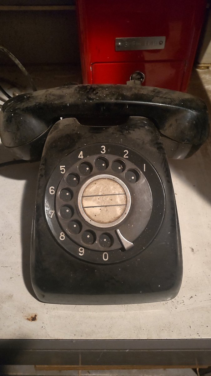 店の倉庫から出てきた。昭和の人ならわかるけど、今の子供達、何かわかるかなぁ? [おもちゃの平野【Twitter】]