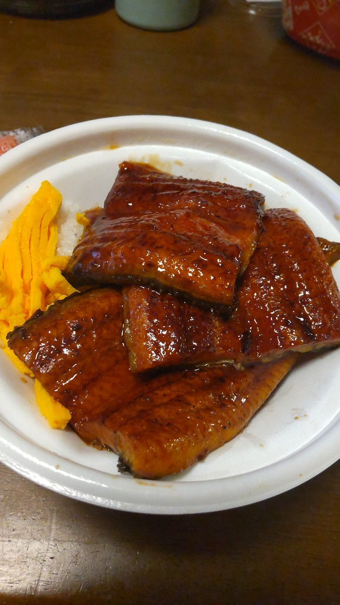 今日は、土用の丑の日なのでなか卯のうなぎ無双盛。すごいぞ！(笑) [おもちゃの平野【Twitter】]