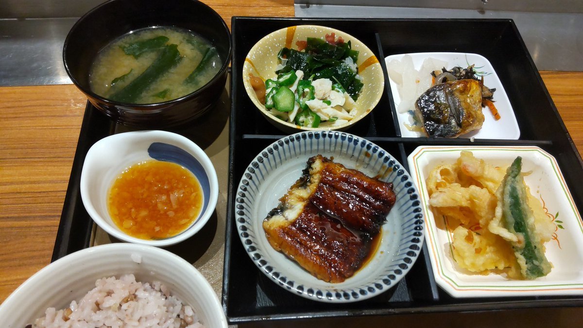 今日の晩御飯もうなーぎにした疲れたときは、これだようん。(笑) [おもちゃの平野【Twitter】]