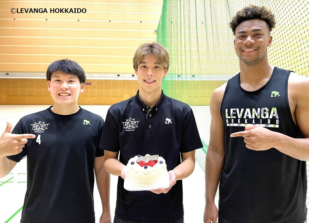 本日7/25にお誕生日を迎えた #荒川颯 選手🎊#レバンガ北海道 のオフィシャルスポンサー株式会社わかさいも本舗 様より、とても美味し..... [レバンガ北海道【Twitter】]