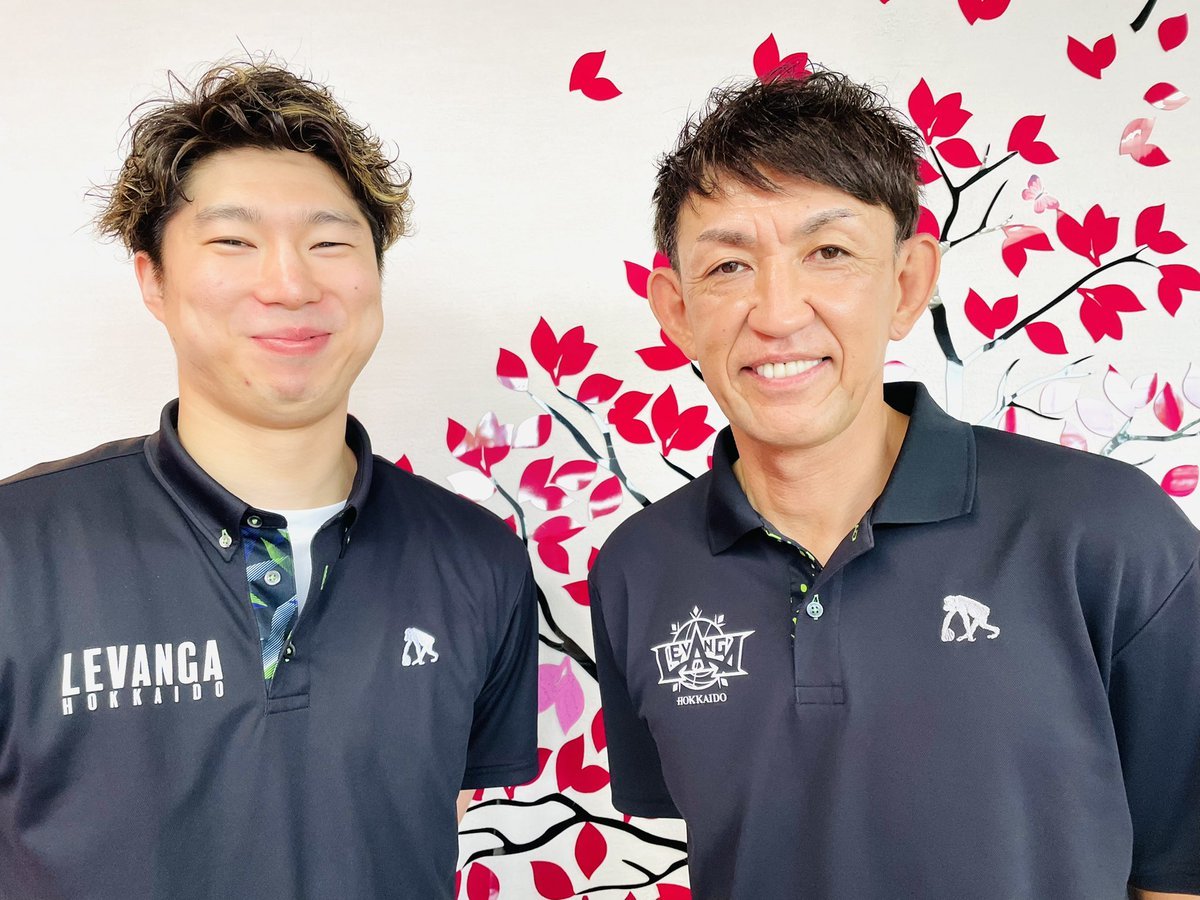 ＼WELCOME HOKKAIDO⛄️／＼北海道にお帰りなさい！❄️／#高橋耕陽 選手、チームに合流しています。本日は日大先輩後輩の折茂社長... [レバンガ北海道【Twitter】]