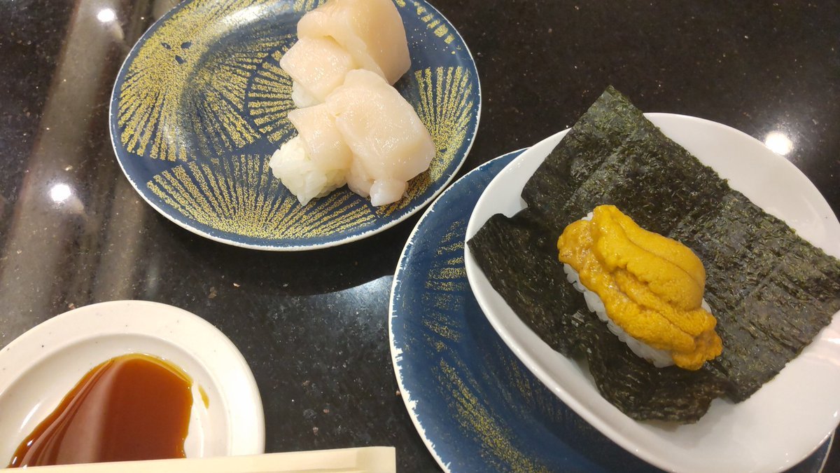 今日のお昼はお手軽寿司です。帆立２階建て、美味そうです! [おもちゃの平野【Twitter】]