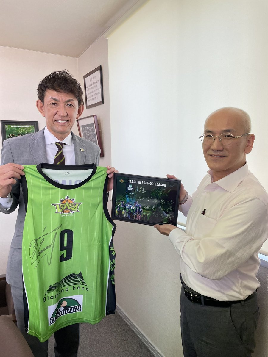 ⛹️‍♂️2021-22シーズン終了と新シーズンご支援のご挨拶🙏オフィシャルパートナーである #回転寿しトリトン 様へご挨拶訪問をさせてい... [レバンガ北海道【Twitter】]