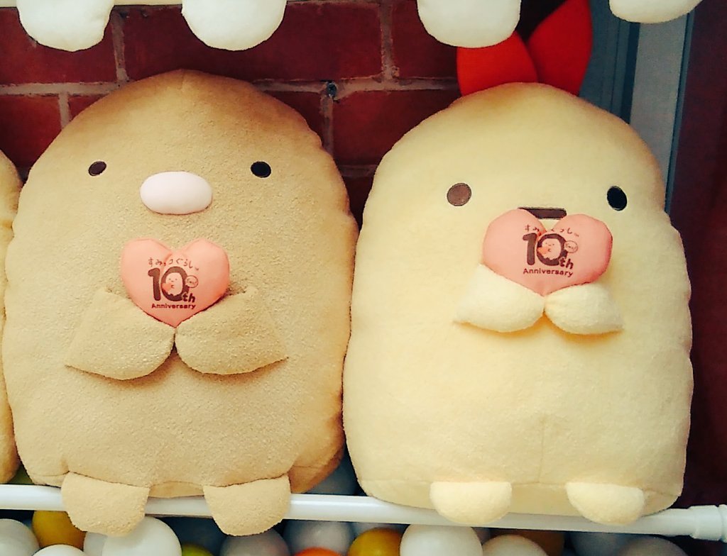 すみっコぐらしの大きなぬいぐるみが入荷しました。#すみっコぐらし #とんかつ #えびふらいのしっぽ [ワンダーシティ札幌 プラボ札幌西町店【Twitter】]