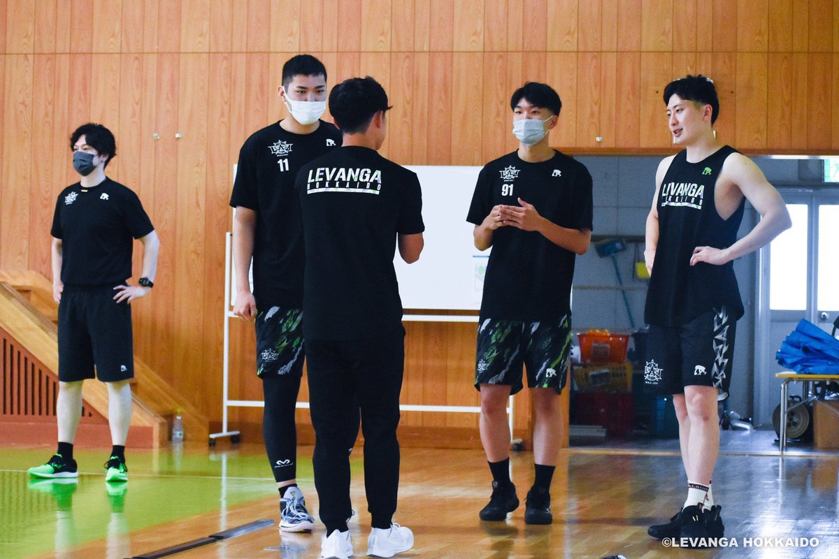 先日、#レバンガ北海道 U15とU18の選手がトップチームのワークアウトに参加しました⛹️‍♀️カテゴリーの垣根を越えてスキルを磨くこと..... [レバンガ北海道【Twitter】]