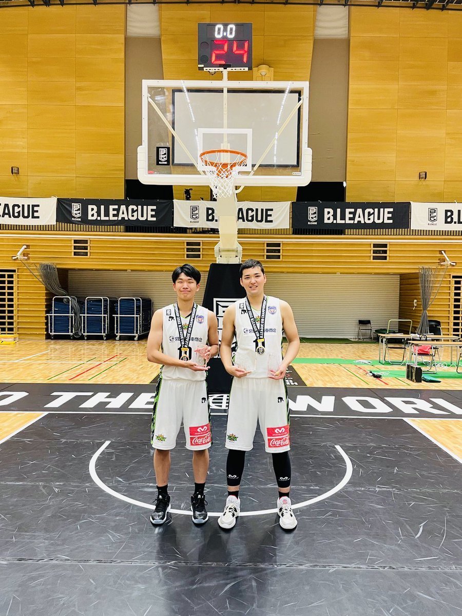 個人賞として、#11 #内藤耀悠 選手がMVPとベスト5、#10 #越後晴貴 選手がベスト5を受賞しました🎖🎖👏#レバンガ北海道U18... [レバンガ北海道【Twitter】]