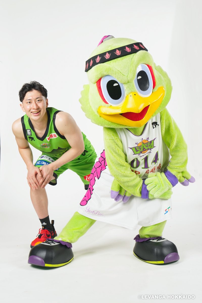 8/29(月)おはようございます☀️月末＆8月最後の週ということで気合を入れたいアナタに…まっちゃんとレバードの激レスペシャルショット... [レバンガ北海道【Twitter】]