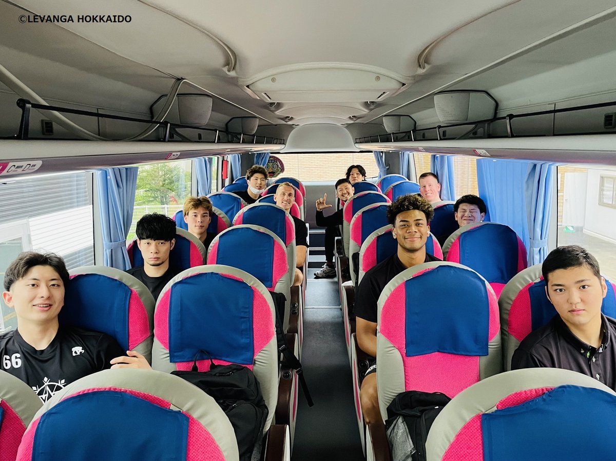 本日、チームは帯広合宿に出発しました🚌💨#ブロック・モータム 選手もチームに合流し、開幕に向けて調整を進めます🏀✨昨年に引き続き... [レバンガ北海道【Twitter】]
