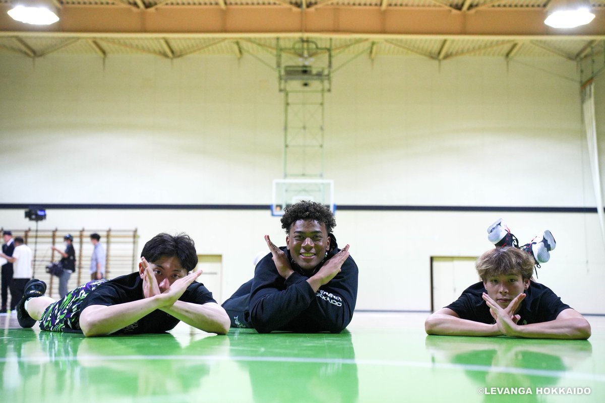 【お願いその②】今週末9/10-11プレシーズンゲームの会場は土足禁止となっております🙅ご来場予定の皆さまは、上履きのご用意をお忘れ... [レバンガ北海道【Twitter】]