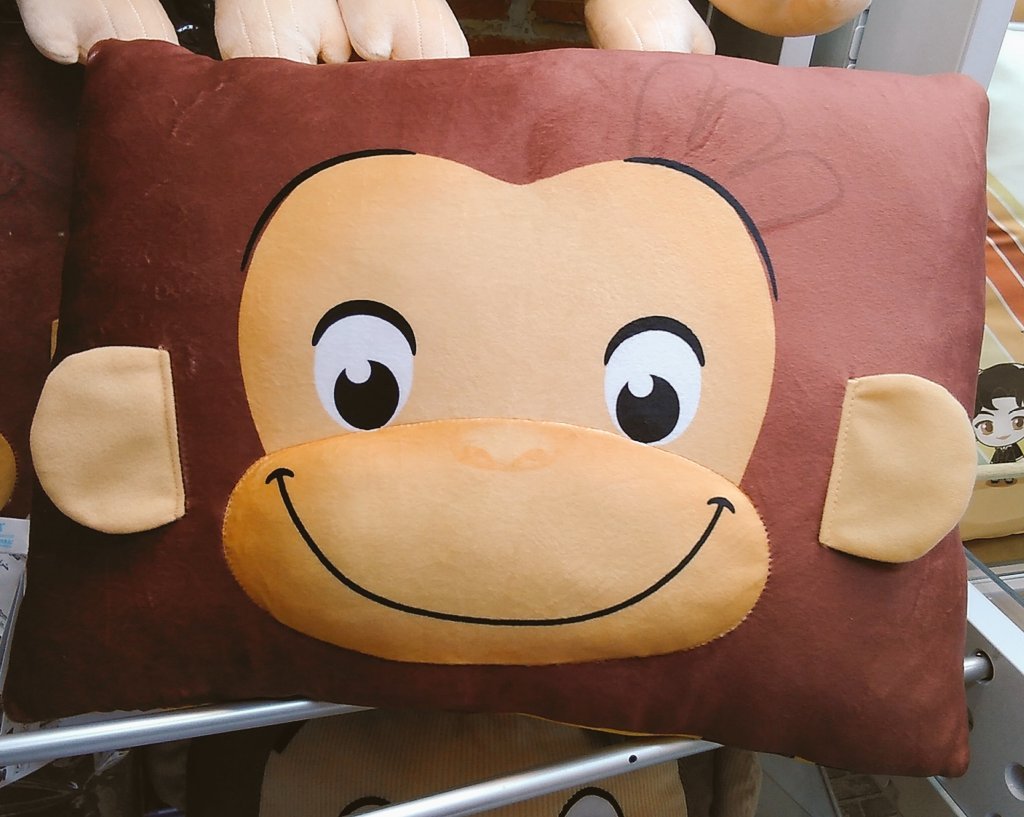おさるのジョージのクッションが入荷しましたナムコ限定景品です！#おさるのジョージ [ワンダーシティ札幌 プラボ札幌西町店【Twitter】]
