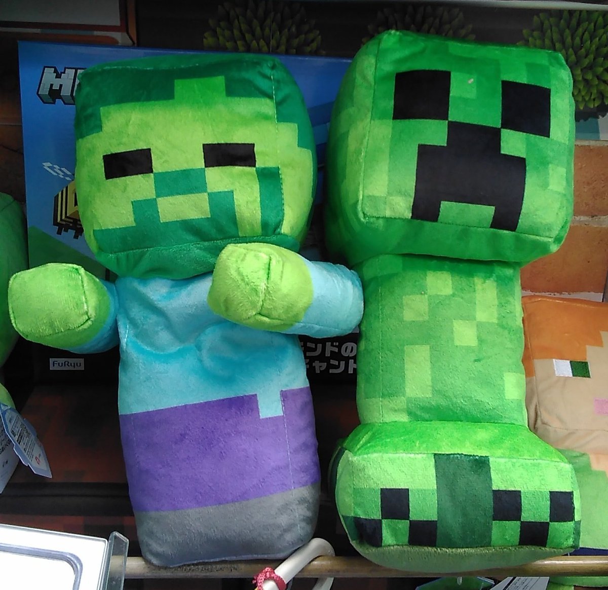 マインクラフトの大きなぬいぐるみが入荷しました。#マイクラ #ゾンビ #クリーパー [ワンダーシティ札幌 プラボ札幌西町店【Twitter】]