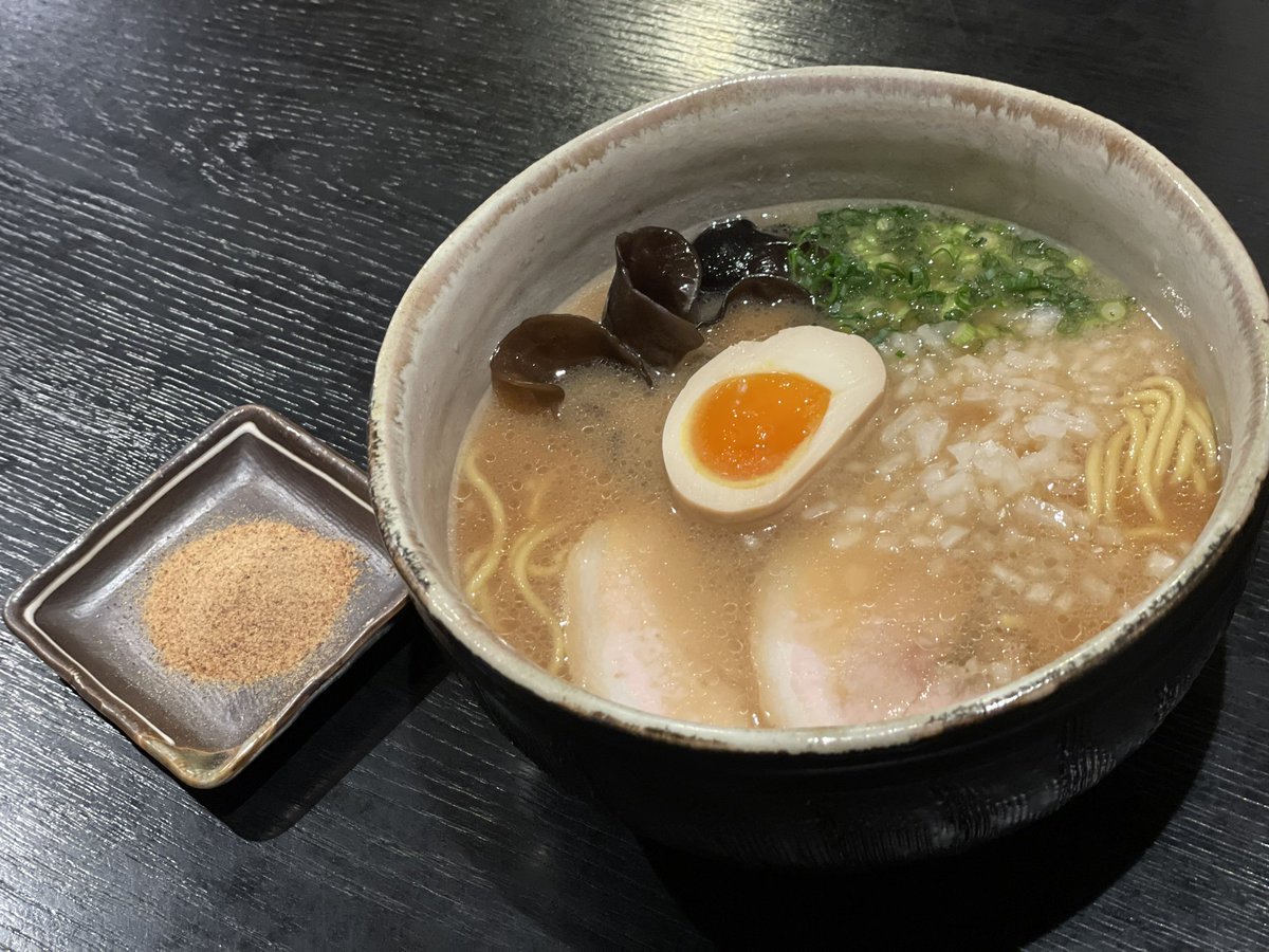 おはようございます☀本日より3月がスタートです😊！2月末販売終了予定だった『W魚介鶏白湯醤油らぁ麺』が大好評のためほんの少しの... [らぁめん銀波露 札幌手稲店【Twitter】]