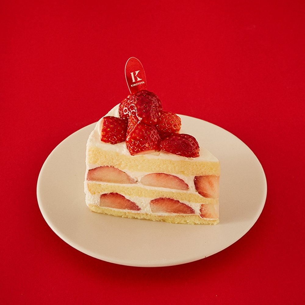「ストロベリークイーン」 たっぷりのいちごを贅沢に楽しめるショートケーキの女王。 スポンジの間にも半切りのいちごをふんだんに... [洋菓子きのとや【Twitter】]