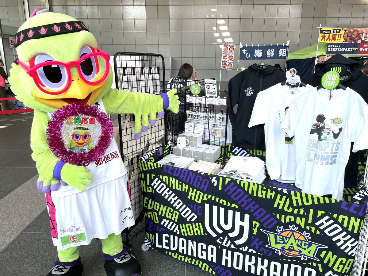先日 #ショーン・ロング 選手が達成したB1個人通算2,000得点を記念した各種グッズを1階グッズブースにて販売しております㊗💪(3/17... [レバンガ北海道【Twitter】]