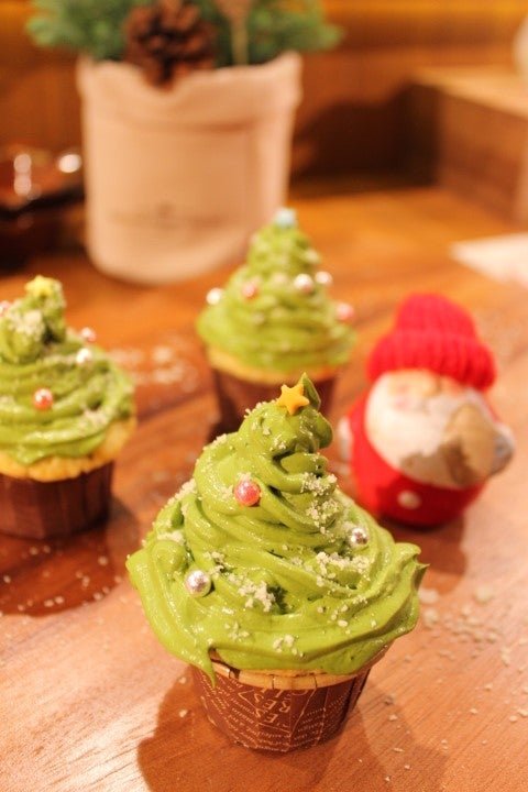 抹茶チーズのクリスマスツリーカップケーキ [深夜食堂 きーちゃんのおうちごはん【ブログ】]