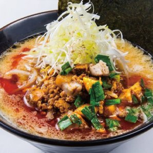 中太麺に赤いスープが絡みつき 山椒の香りが食欲をそそる一杯