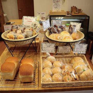 こだわり素材のパンと焼き菓子が人気！