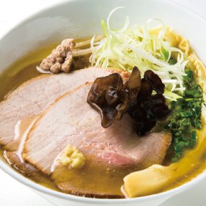 上品な鶏清湯スープに 特製タレ・特注麺が絡む一杯