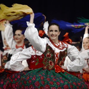 芸術の秋ポーランド国立民族合唱舞踊団『 #シロンスク』が  #hitaru にやってくる世界中を魅了するこの豪華ステージに、抽選でふりっぱー... [ふりっぱー公式【Twitter】]