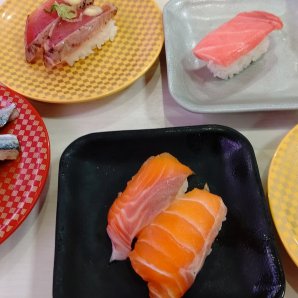 今日の晩御飯は、 お手軽寿司です(笑) pic.twitter.com/gaXVVpJMfr [おもちゃの平野【Twitter】]