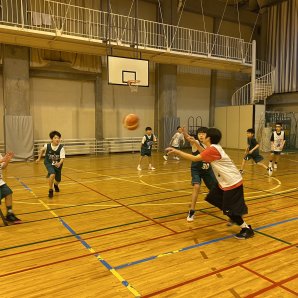 レバンガ北海道 バスケットボールアカデミー  2/5(水)は  #北海道青少年会館Compass 校の練習でした  理想のプレーを求めて挑戦... [レバンガ北海道【Twitter】]