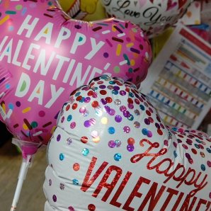 バレンタインだわ〜💝ずっと待ってたバルーンが到着したので嬉しい☺(雪で遅れてました❄)#バルーン #BalloonCandyCups #バ... [おもちゃの平野【Twitter】]