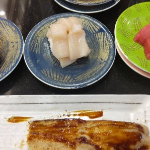 雪かきの前に、お腹減ったのでお手軽寿司です!ホタテが美味い [おもちゃの平野【Twitter】]