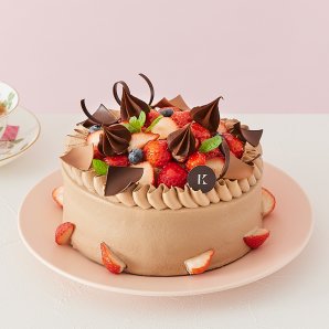 【新発売】「いちごのショコラデコレーション」9月よりデコレーションケーキのラインアップがリニューアルいたしました！その中から... [洋菓子きのとや【Twitter】]