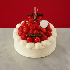 「ホワイトストロベリー」雪のように真っ白な生クリームケーキの上をみずみずしいイチゴで覆いつくした贅沢な美味しさです🍓苺がた... [洋菓子きのとや【Twitter】]