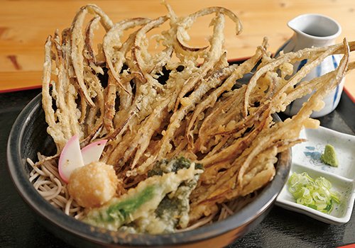 インパクト抜群の天ぷらが自慢 庶民派お蕎麦屋さん 19 07 23 札幌市の和食 そば処いしおか 札幌のお店 イベント 動画や レシピ情報 ふりっぱーweb