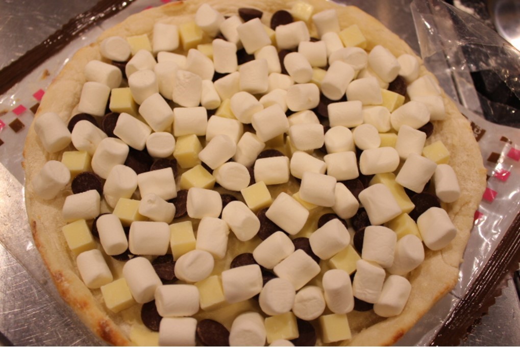 マシュマロとｗチョコのスイートピザ レシピ公開 もぐれぴwithふりっぱー 札幌のお店 イベント 動画やレシピ情報 ふりっぱーweb